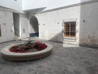 Moderno departamento 2 dormitorios con patio - Arequipa - 5