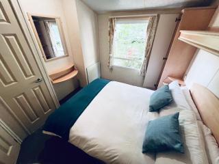 2 Bedroom Caravan GW39, Thorness Bay, Isle of Wight, Dog Friendly - Porchfield - 4