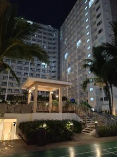 Relax in Pasay Citys Cozy Condo with Pool View - Manila - 1
