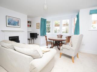 Pass the Keys Lovely Central Oxford Apartment Sun Trap Patio - Oxford - 9