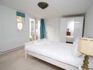 Pass the Keys Lovely Central Oxford Apartment Sun Trap Patio - Oxford - 7