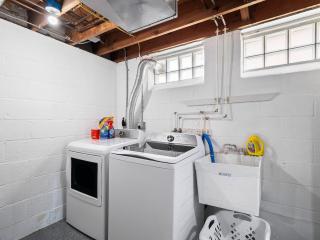 Stylish Home - Game Room - Wet Bar - Sleeps 9 - Outdoor - South Euclid - 5
