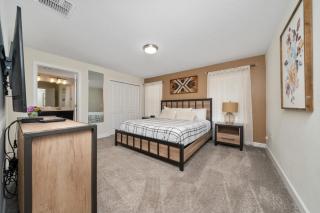 Spacious 4BR Townhome Private Pool & Resort Access 114 - 9