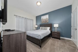 Spacious 4BR Townhome Private Pool & Resort Access 114 - 7