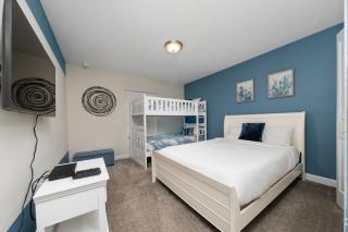 Spacious 4BR Townhome Private Pool & Resort Access 114 - 2