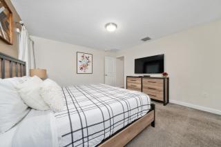 Spacious 4BR Townhome Private Pool & Resort Access 114 - 1