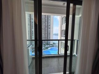 TheBess Hotel Tokyo is located adjacent to Singapore and offers a sea viewIt is a family business smart room with the sea view of Princess Bay富力公主湾 - Johor Bahru - 4