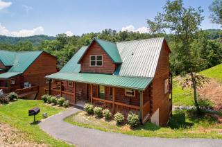 Spacious 5BR Retreat with Theater and Hot Tub - Pigeon Forge - 7