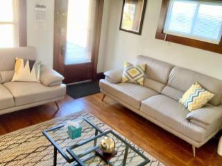 Charming 2-Bedroom Thoreau Lower - 9