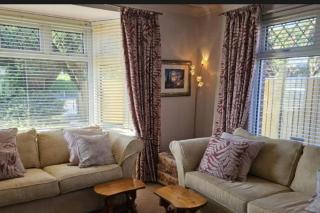 3-Bedroom Home Pet Friendly - Goring by Sea - 2