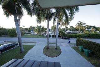 New! Upscale Modern waterfront apartment 3BR 3BA - 7