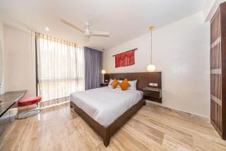 Elegant 2BR w Rooftop Pool Close to Beach - 3