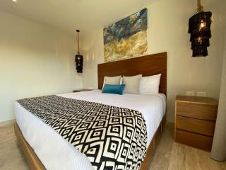 Luxe Jungle Retreat with Private Terrace & Jacuzzi in Aldea Zama - 8