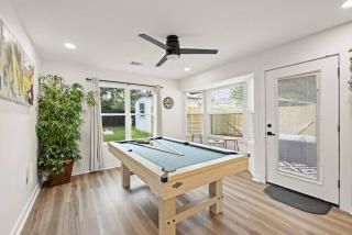 580) Minutes to 6th Street - Sleeps 10 -Pool table - Austin - 0
