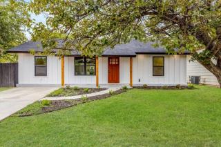 580) Minutes to 6th Street - Sleeps 10 -Pool table - Austin - 9
