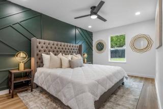 580) Minutes to 6th Street - Sleeps 10 -Pool table - Austin - 8