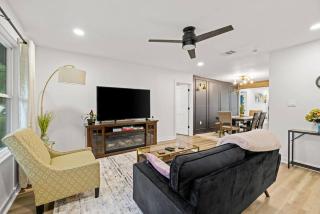 580) Minutes to 6th Street - Sleeps 10 -Pool table - Austin - 5