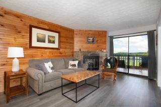 Stunning mountain views with Community Amenities - 2