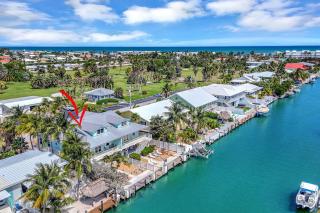 Sunny Waterfront Key Colony 3BR 3BA Villa w Dock - Key Colony Beach - 2