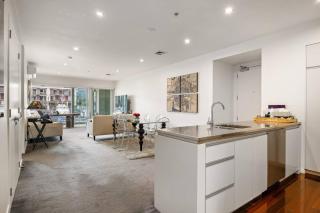 Spacious 3BR Waterfront Apartment - Auckland - 9