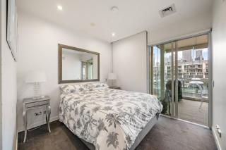 Spacious 3BR Waterfront Apartment - Auckland - 8