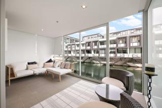 Spacious 3BR Waterfront Apartment - Auckland - 7