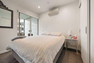 Spacious 3BR Waterfront Apartment - Auckland - 6