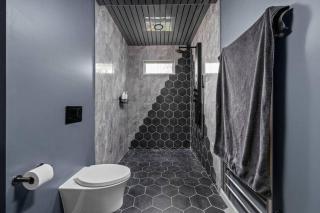 590) Newly remodeled 4 bedroom - Downtown - 0