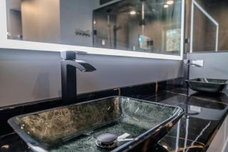 Mountain Crest Retreat - BBQ, Hot Tub, Theatre - Invermere - 4