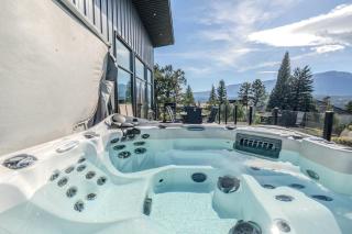 Mountain Crest Retreat - BBQ, Hot Tub, Theatre - Invermere - 3
