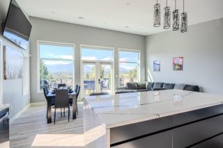 Mountain Crest Retreat - BBQ, Hot Tub, Theatre - Invermere - 1