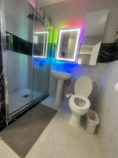 Awesome deal! Room with private bathroom close to Kia Forum, Sofi Stadium and LAX airport - Inglewood - 1