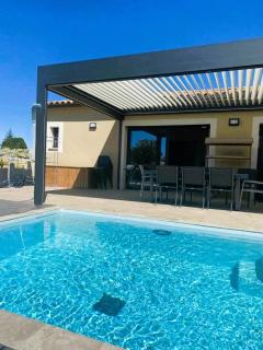 Friendly and warm villa with pool - 0