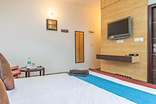 The Himalayan Roots I Serviced Apartments I Nature Treks & Mountains View l Pvt Balcony I Kasauli By Exotic Stays - - 4