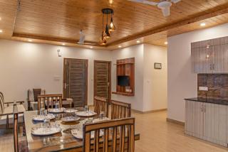 The Himalayan Roots I Serviced Apartments I Nature Treks & Mountains View l Pvt Balcony I Kasauli By Exotic Stays - - 1