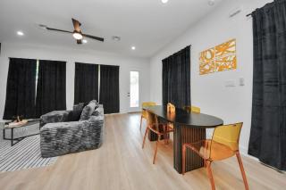 Sleeps 20 - 2 Homes - Family and Friends Fun Super house - Houston - 8