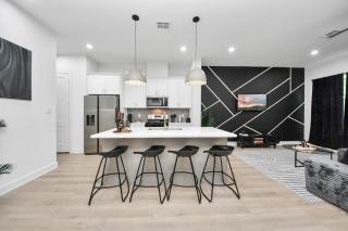 Sleeps 20 - 2 Homes - Family and Friends Fun Super house - Houston - 4