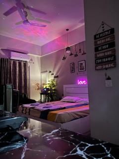 Romantic Stay with 4K Projector - 2