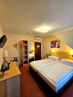 Atomis Hotel Düsseldorf City - Düsseldorf - 4