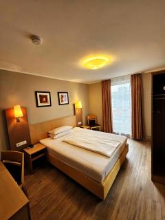 Atomis Hotel Düsseldorf City - Düsseldorf - 6