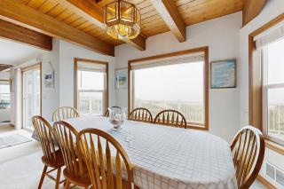 Rascals Oceanfront Retreat - 3