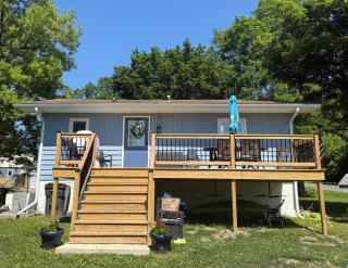 Blue Bungalow - - 0