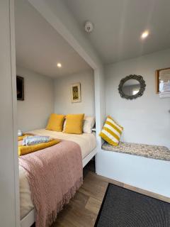 Unique Suffolk Cabin with Countryside Views - Burgh - 7