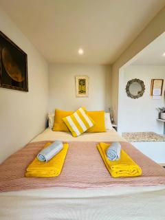 Unique Suffolk Cabin with Countryside Views - Burgh - 2