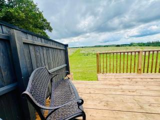 Unique Suffolk Cabin with Countryside Views - Burgh - 1