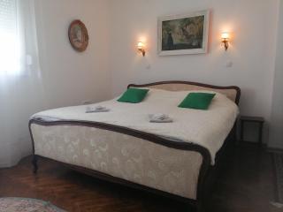 Hyde park apartments - 9