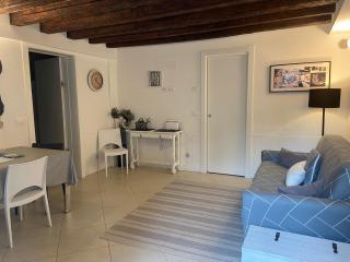 BLACK & WHITE HOME, an oasis in the city center - Venice - 2