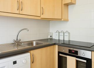 1-Bed Flat in Vibrant Lambeth - London - 8