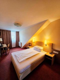 Atomis Hotel Düsseldorf City - Düsseldorf - 9