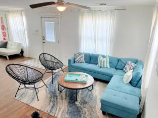Take It Easy in Surfside - Gulf and Bay Views, Cute Beach House! - Surfside Beach - 3